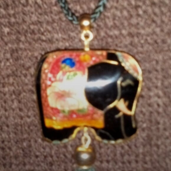 Vintage Chinese Enamel Cloisonne Puff Elephant Pendant with Tassel Neckl… - Picture 9 of 9